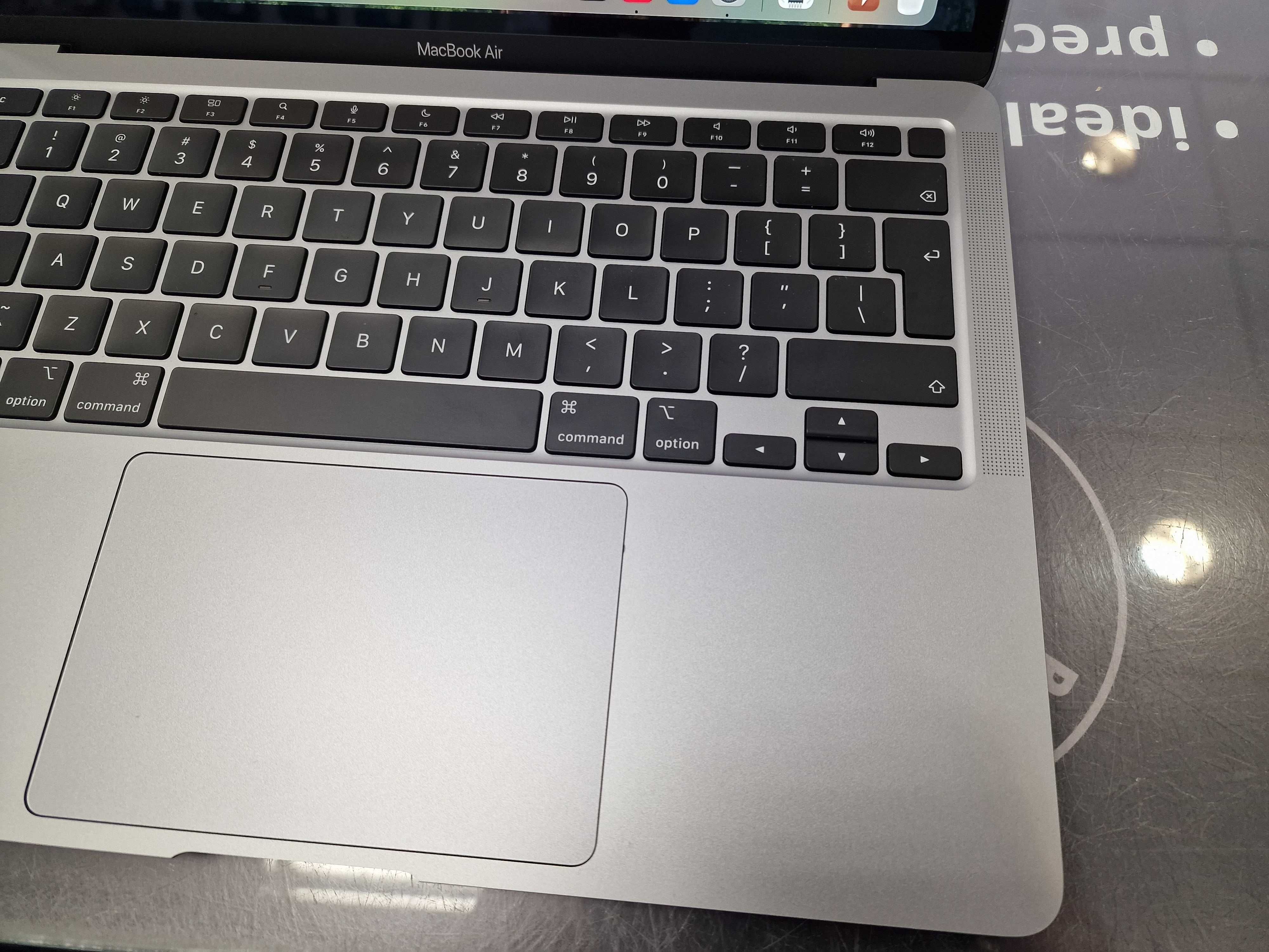 Macbook Air 13 2020/ M1/ 8GB/ 256GB/ SPG/ 117 cykli/ Grade A-