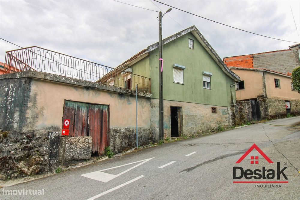 Moradias para reconstruir em Corvos à Nogueira