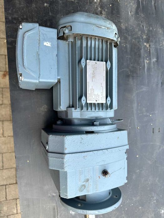 Motoreduktor, silnik sew 0,75 kw 62 obr.