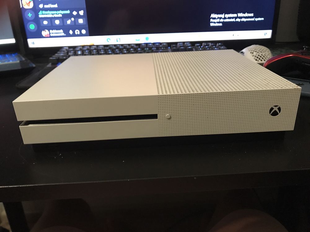 Sprzedam konsole Xbox one s w bardzo dobrym stanie