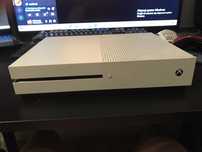Sprzedam konsole Xbox one s w bardzo dobrym stanie
