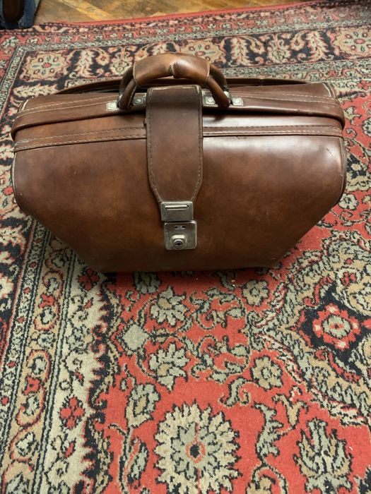 Продается кожаный ретро портфель в отличном состоянии