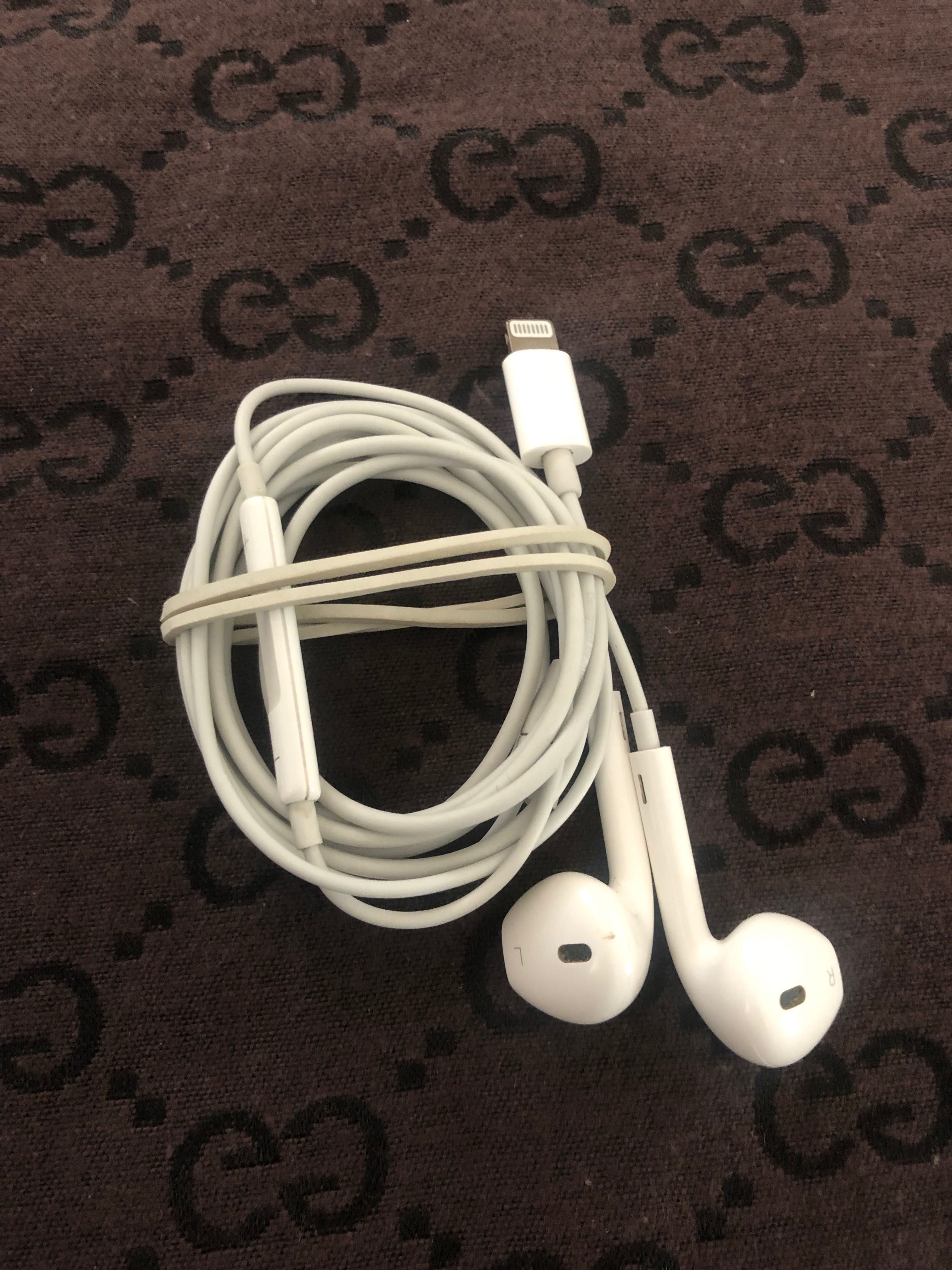 Наушники гарнитура Apple EarPods Lightning