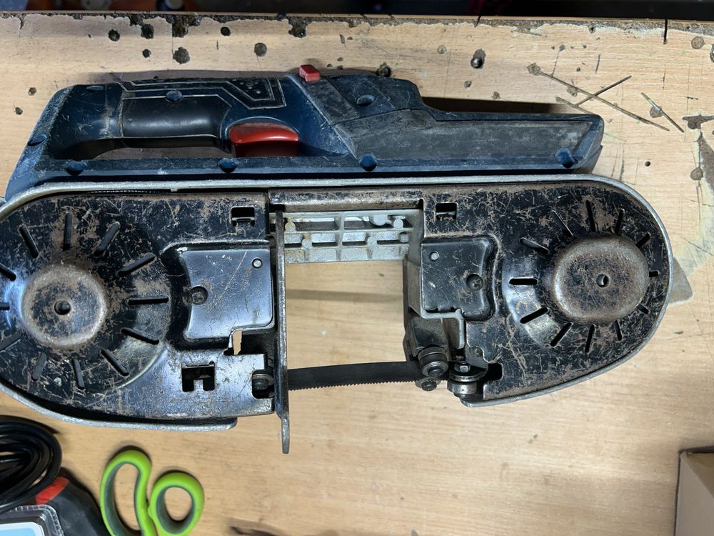 Bosch GCB 18V-li piła taśmowa