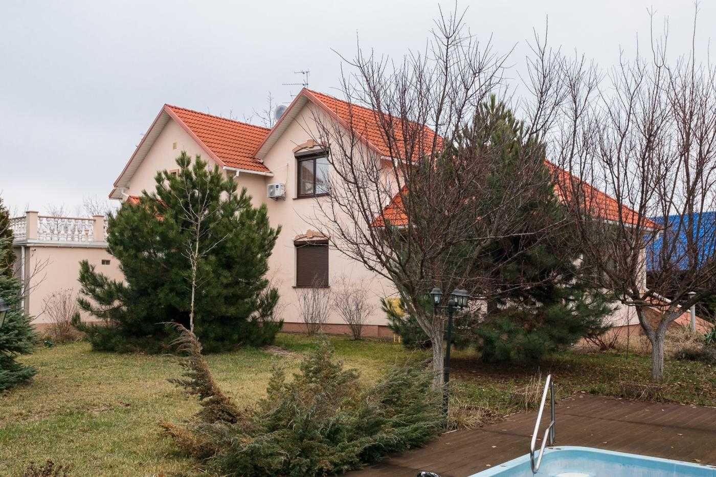 Будинок з басейном в с. Великі Дмитровичі, Новообухівська трасса