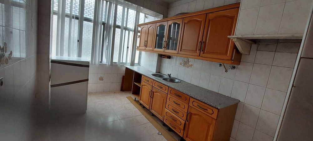 Alugo T2 lavradio- 740 euros