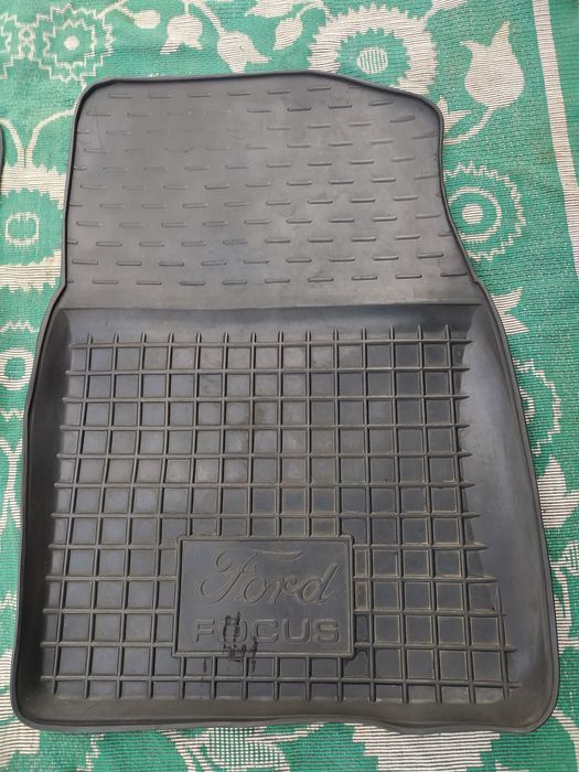 Продам килимки в авто ФОРД ФОКУС 2