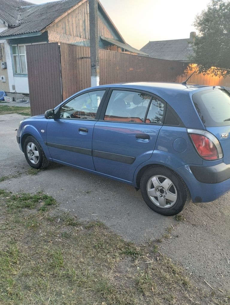 Продам машину KIA RIO