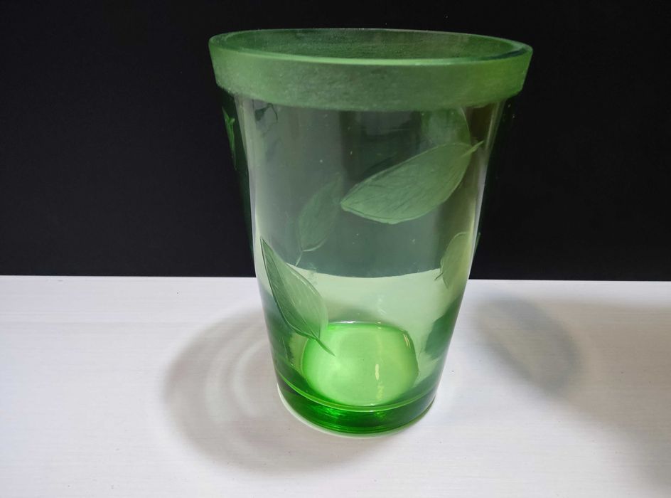 Ваза зелена старих часів.