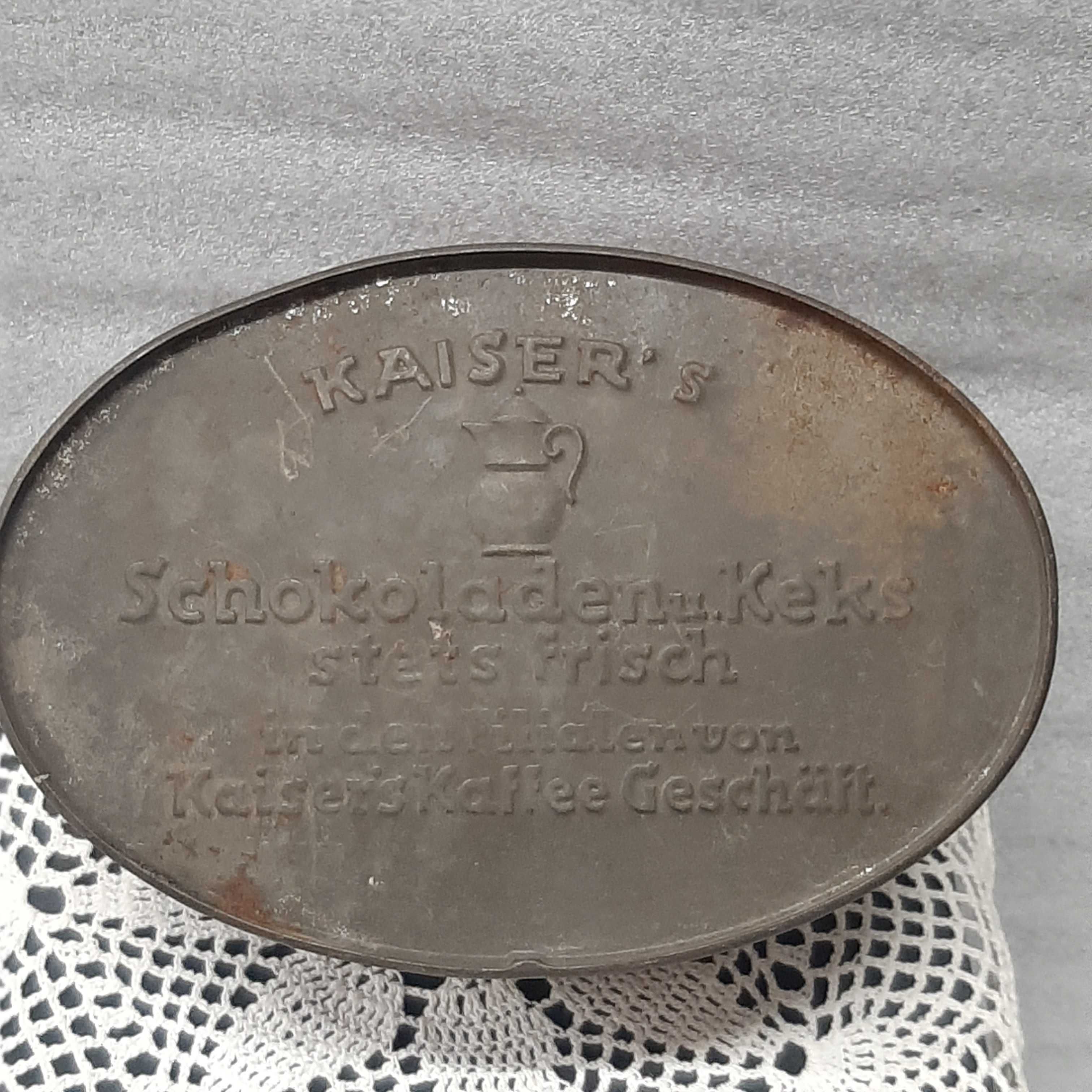 Kaiser's puszka po pralinach vintage.