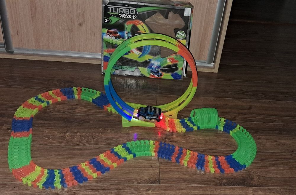 Tor samochodowy świecący