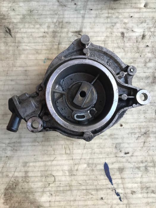 Вакуумний вакумний насос помпа BMW E60 E61 E63 E64 E87 E90 E91