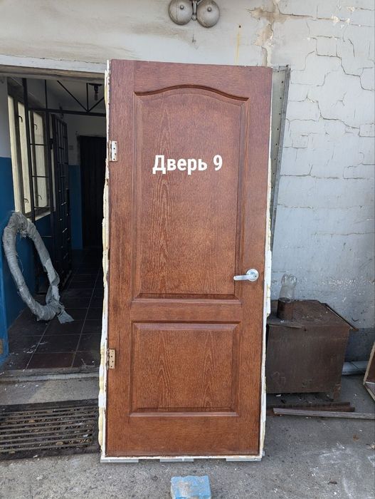 Деревянные двери со стеклом