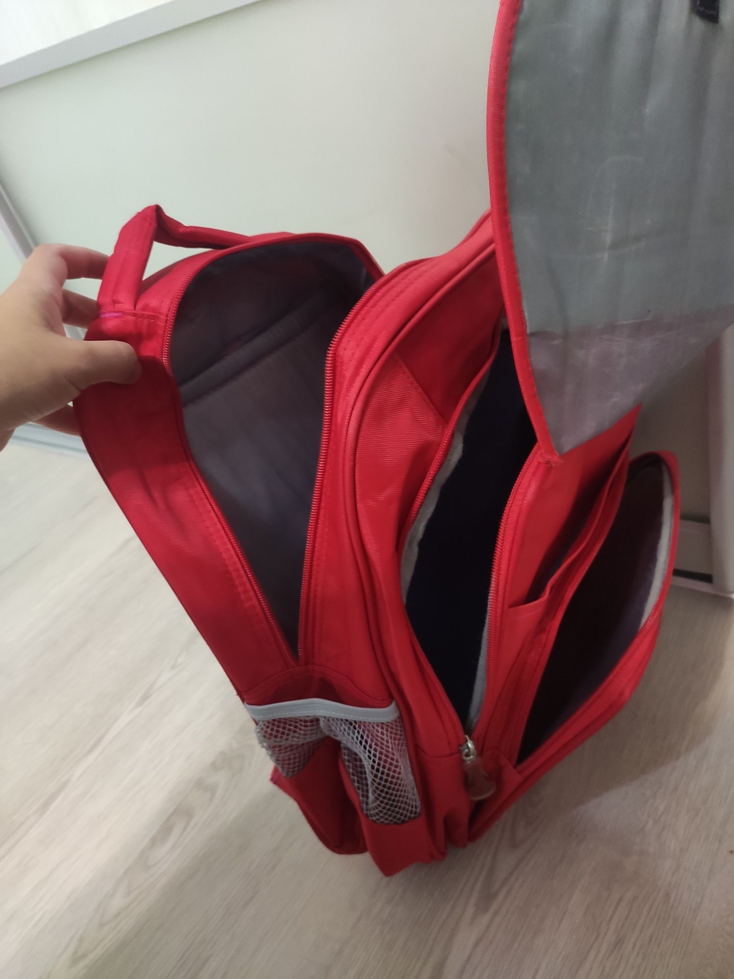 Продам НОВИЙ шкільний рюкзак для дівчинки 1-4 клас