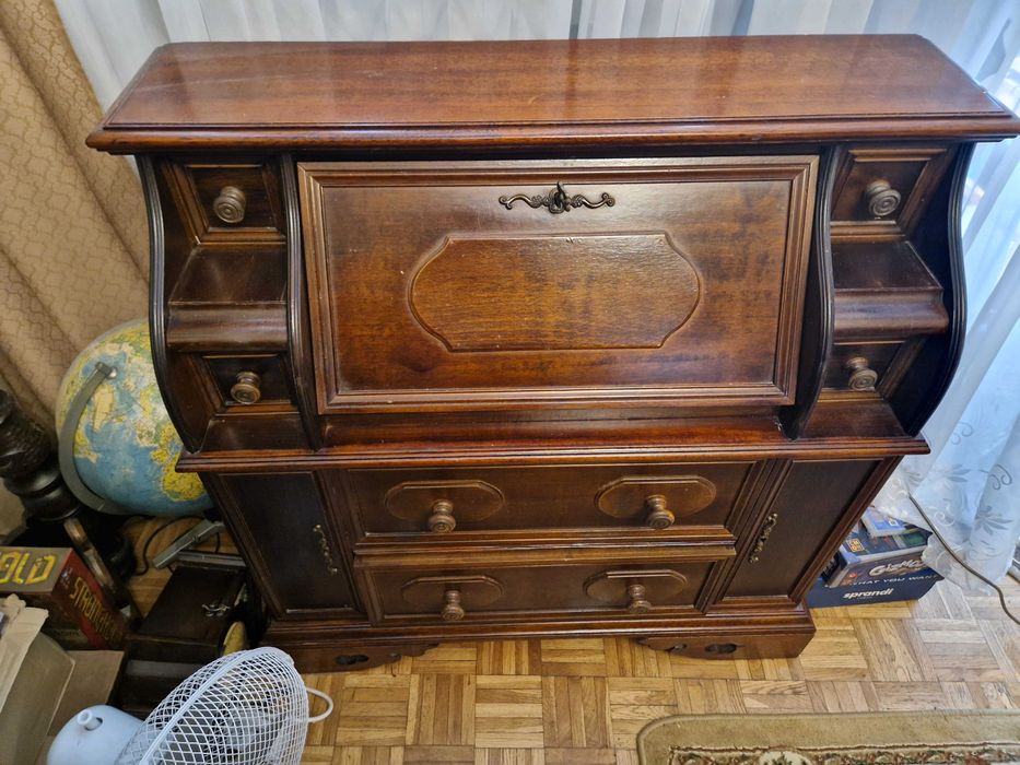 Sekretarzyk w bardzo dobrym stanie