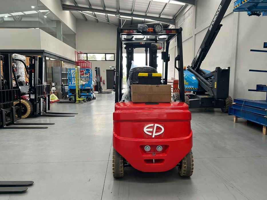 Empilhador NOVO EP EFL303 Elétrico 3000 Kgs