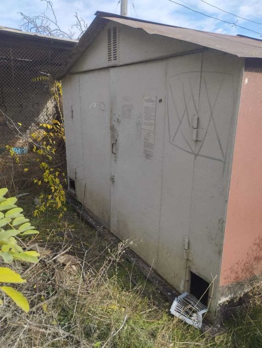 Металевий гараж у гарному стані