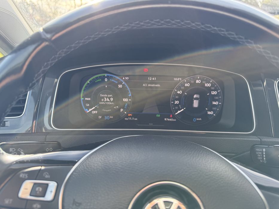 Volkswagen E-Golf 04/2019 painel instrumentos digital