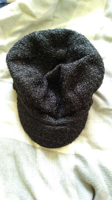 Czapka z daszkiem na zime dla kobiet, beret, czarna