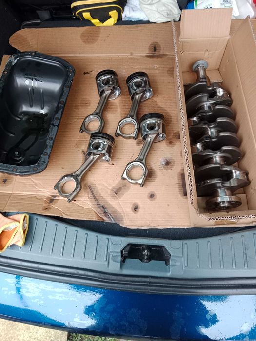 Колінвал,шатуни з поршнями 1.6tdci