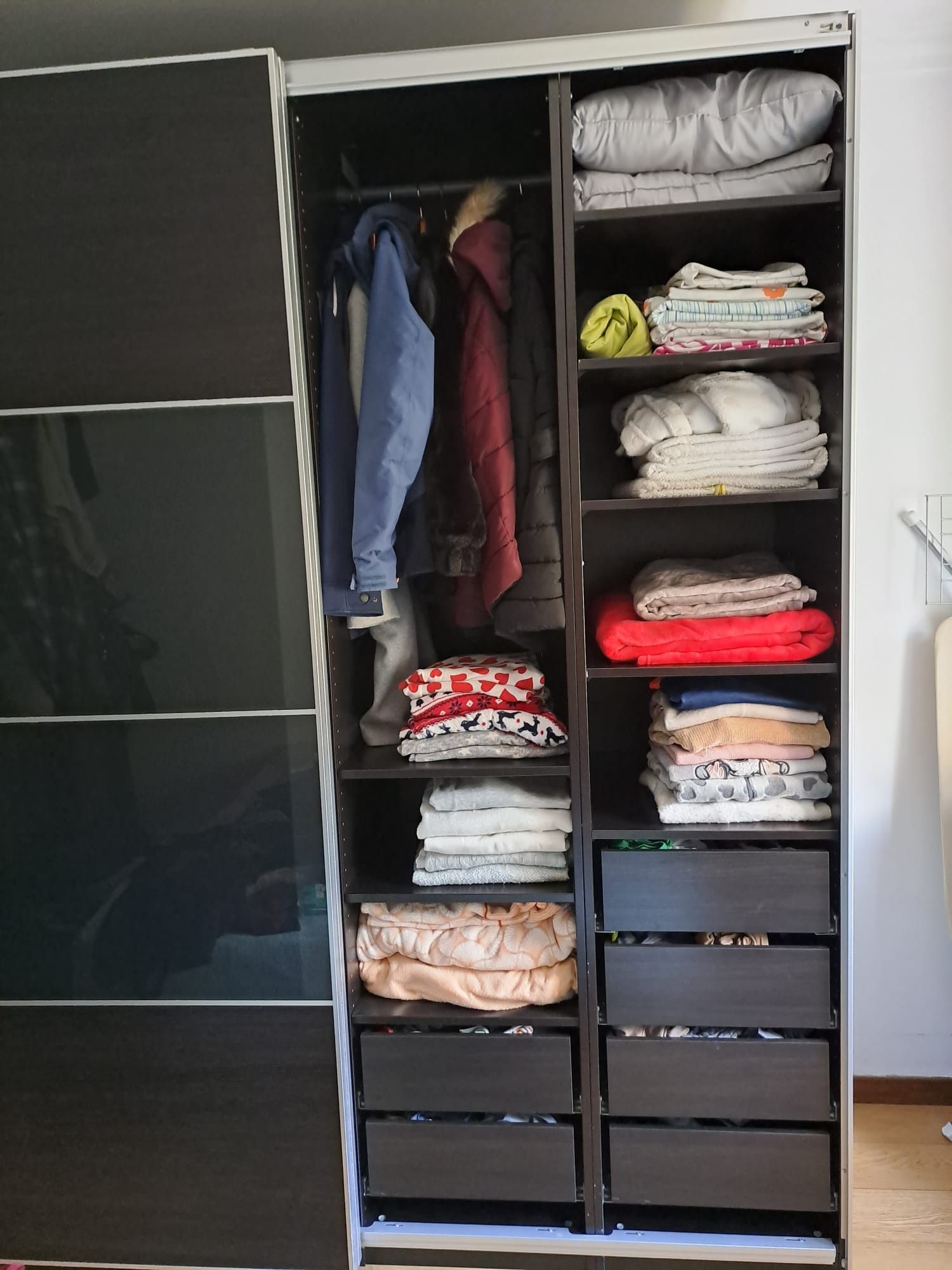 400 € ikea  roupeiro