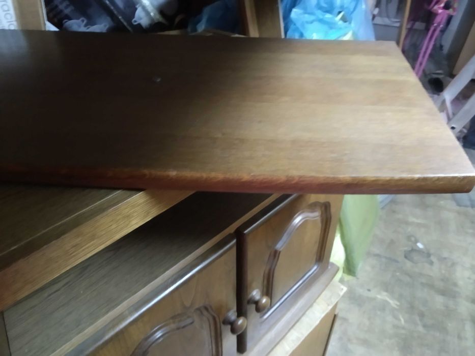 Dębowa szafka RTV z ruchomym blatem