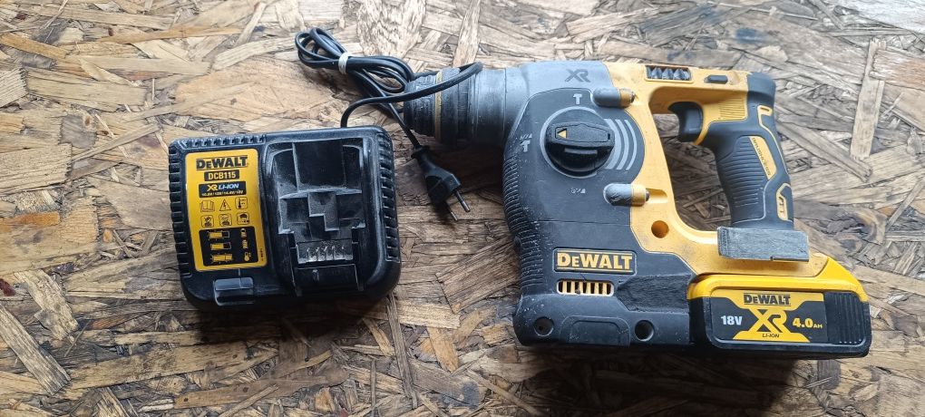Młotowiertarka dewalt dch 273 p1