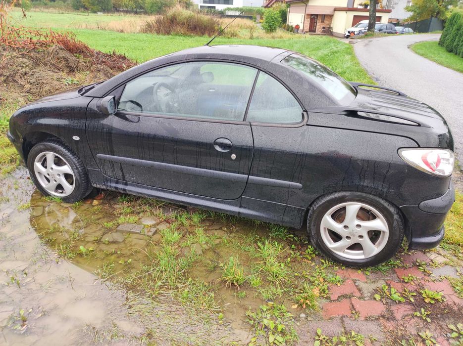 Peugeot 206cc, rok2001,  1,6  109km stan dobry. Czytaj opis.