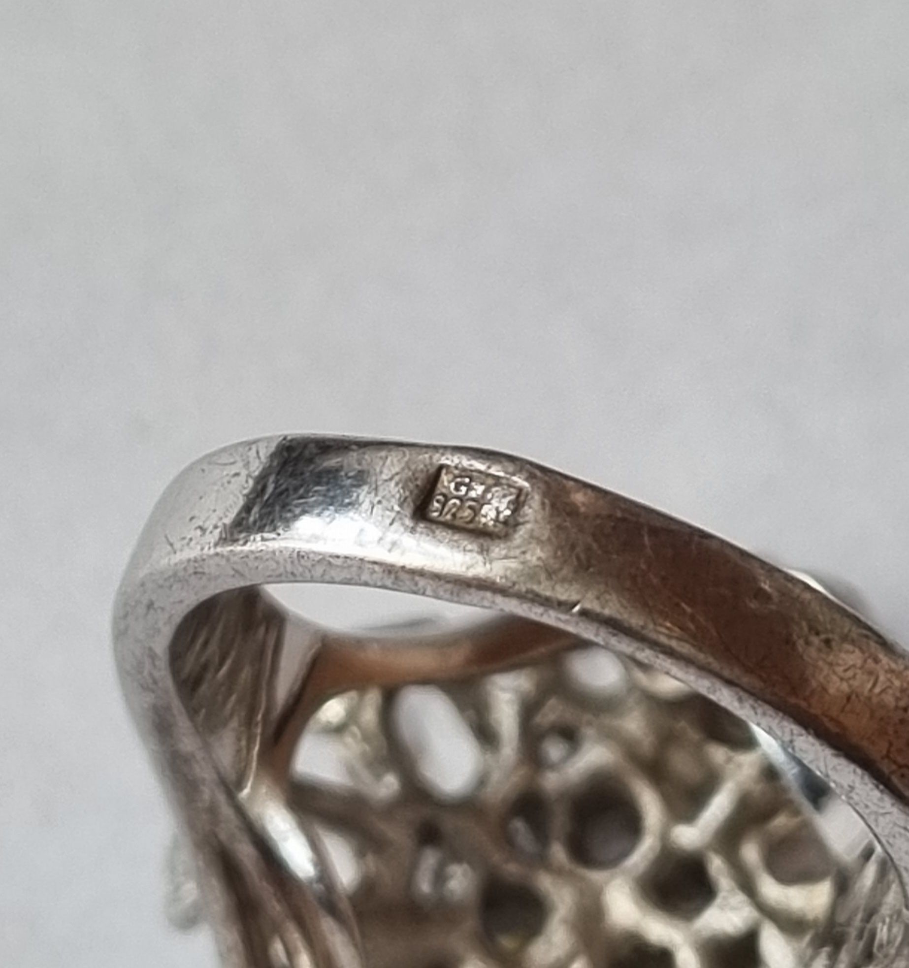 Pierścionek srebrny z cyrkoniami srebro 925