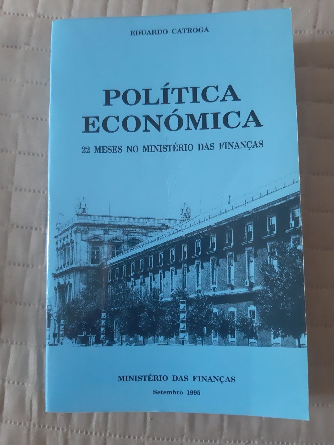Política Económica 22 meses Ministério Finanças - Catroga