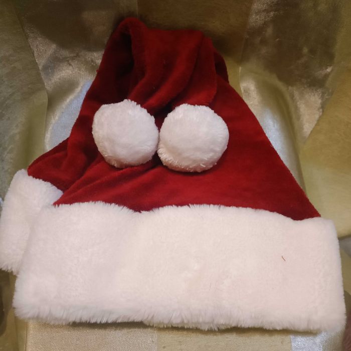 Новогодние шапки Деда Мороза