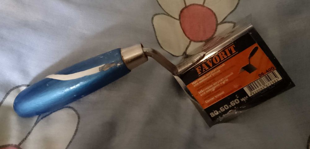 Мастерок/Шпатель/Кельма штукатурная для внешних углов  80х60х60 мм