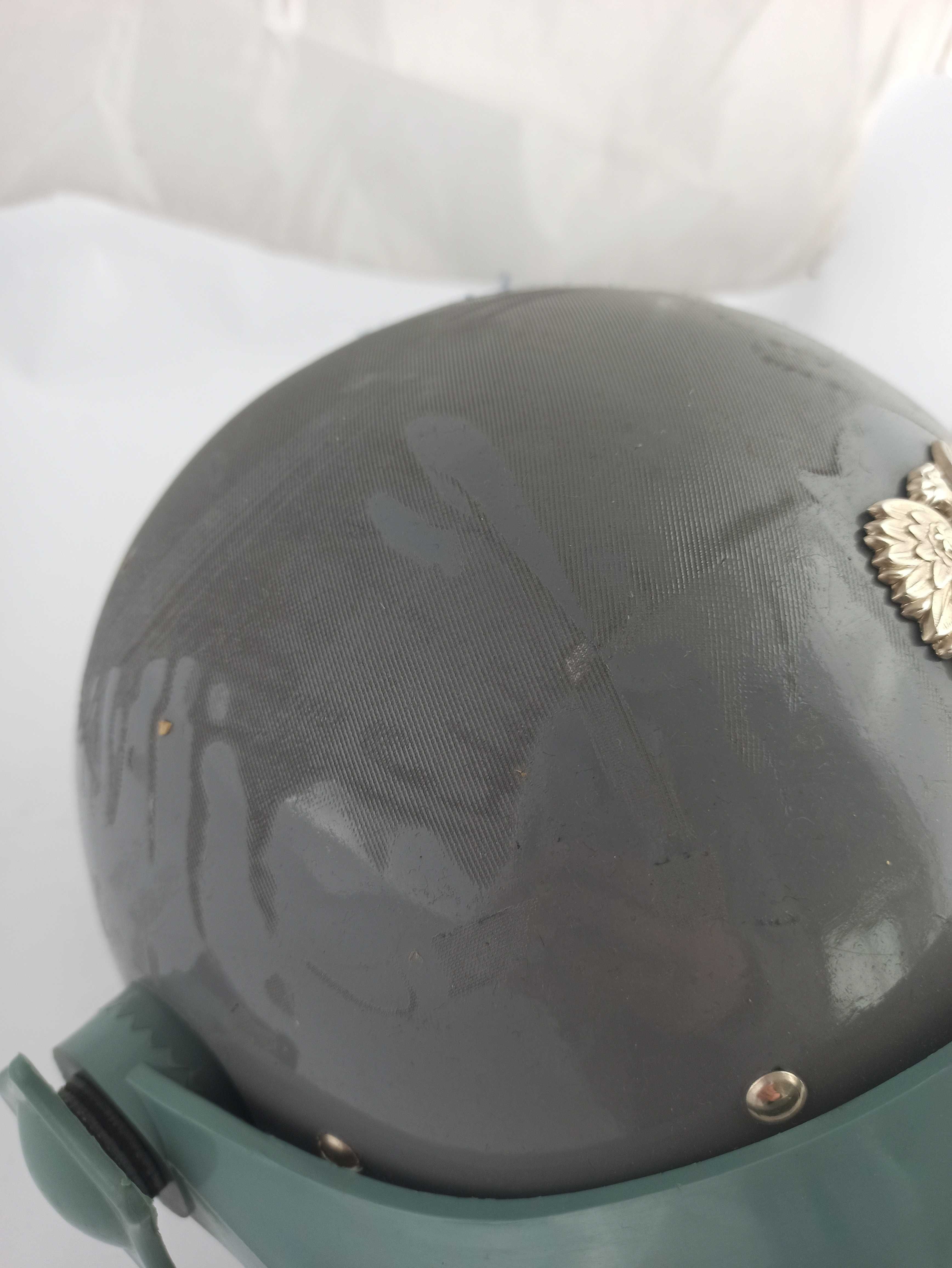 Hełm kask WZ.83 ZOMO MILICJA szturmowy z orzełkiem MILITARIA