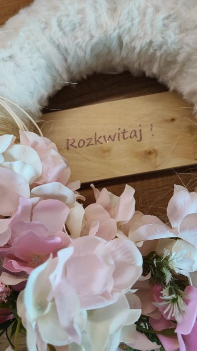 Wianek na drzwi wiosenny