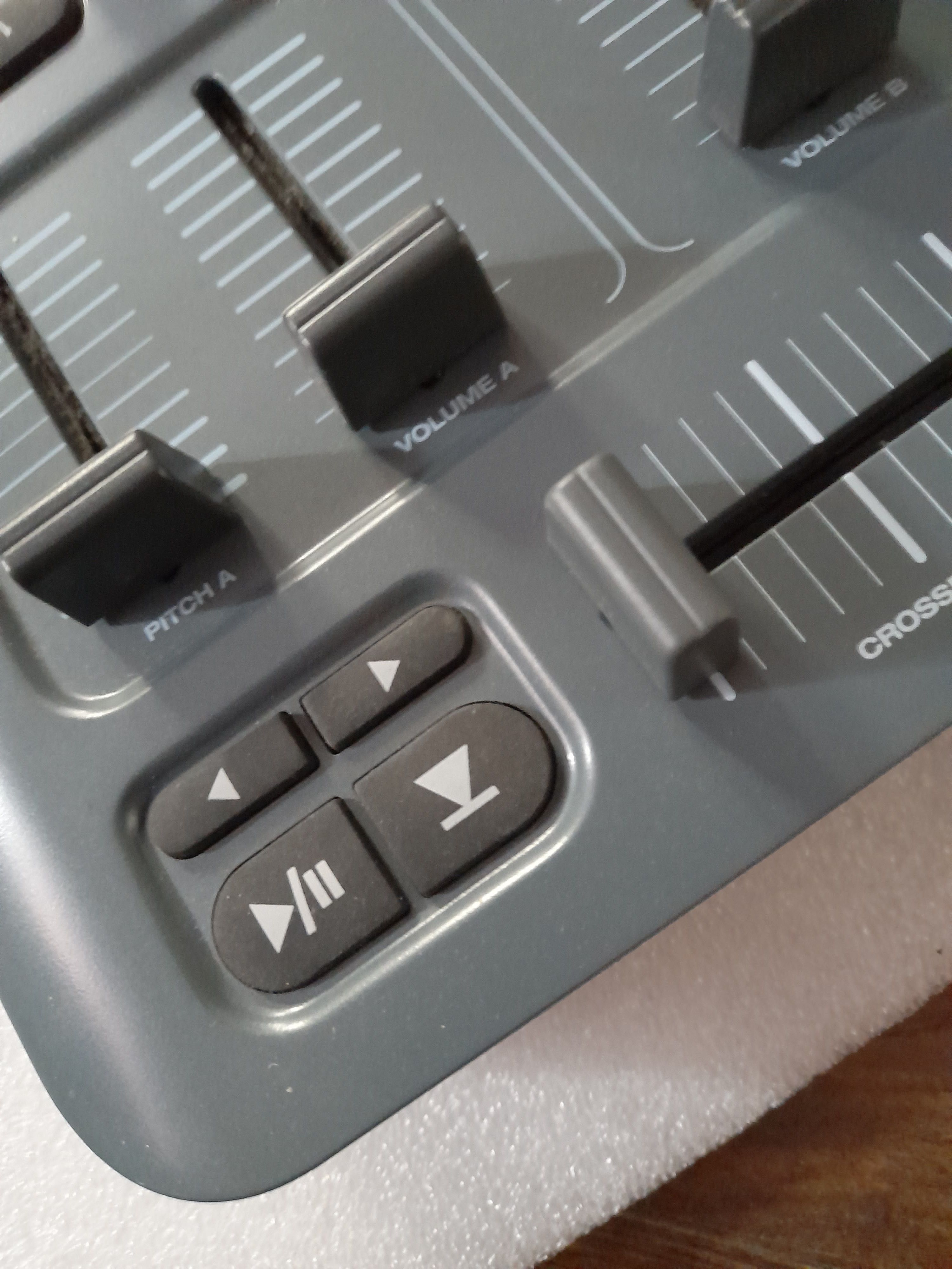 M-AUDIO XSESSION PRO Kontroler Midi do programów dj oraz midi