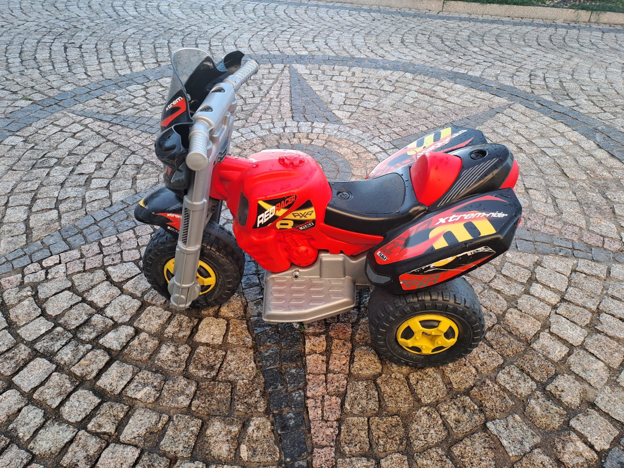 Mota a bateria criança