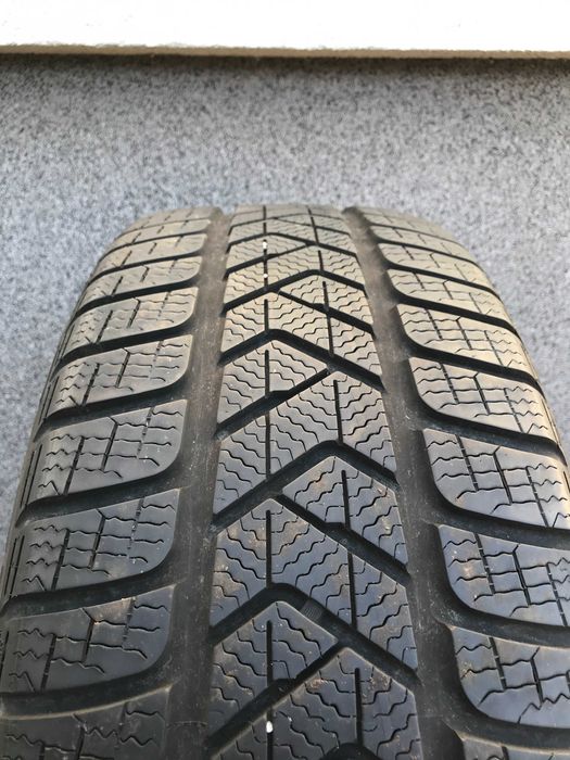 1x 235/45R19 99V M+S Pirelli SottoZero 3 MO opona zima R