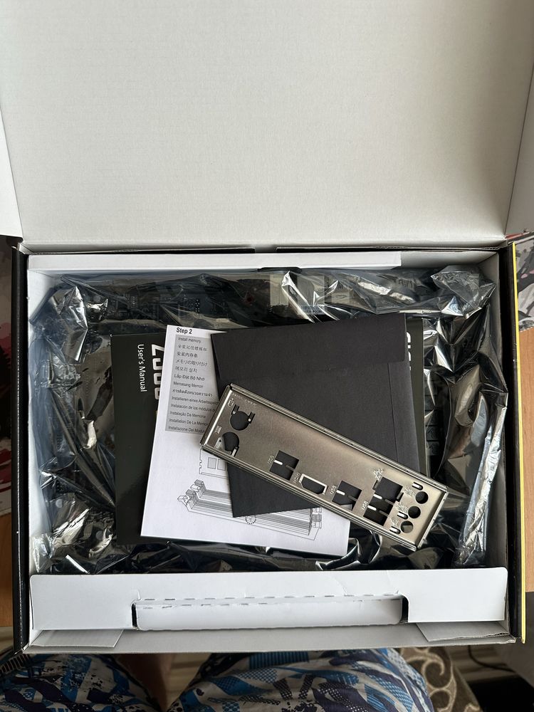 Материнська плата Gigabyte z390 UD
