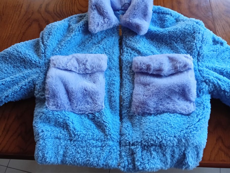 Niebiesko-fioletowe futerko