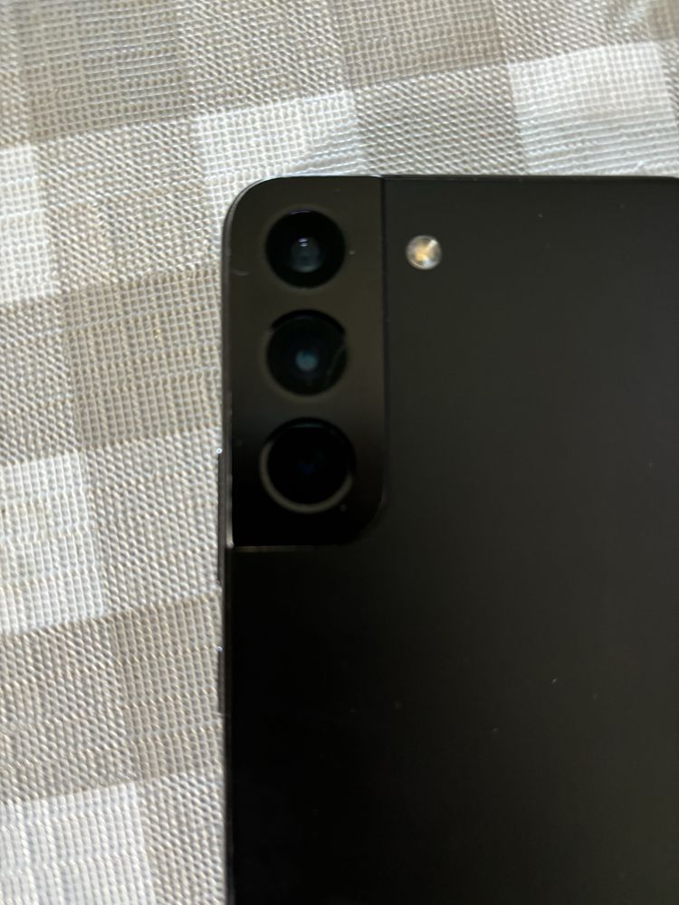 Samsung S22 como novo
