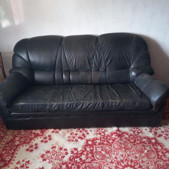 Продаю кожаный диван и кресла