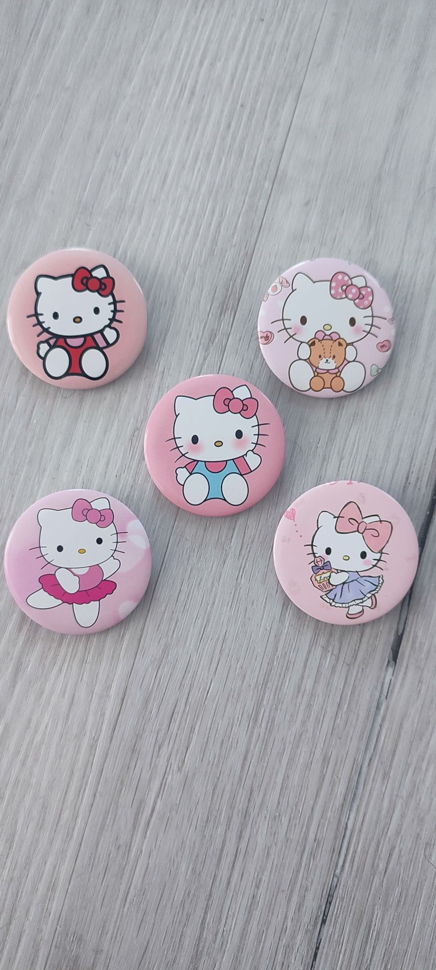 Broszki Hello Kitty komplet 5 szt