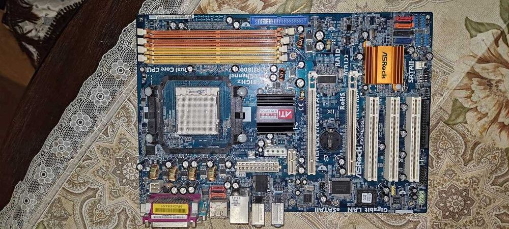 Материнська плата ASRock AliveXFire-eSATA2