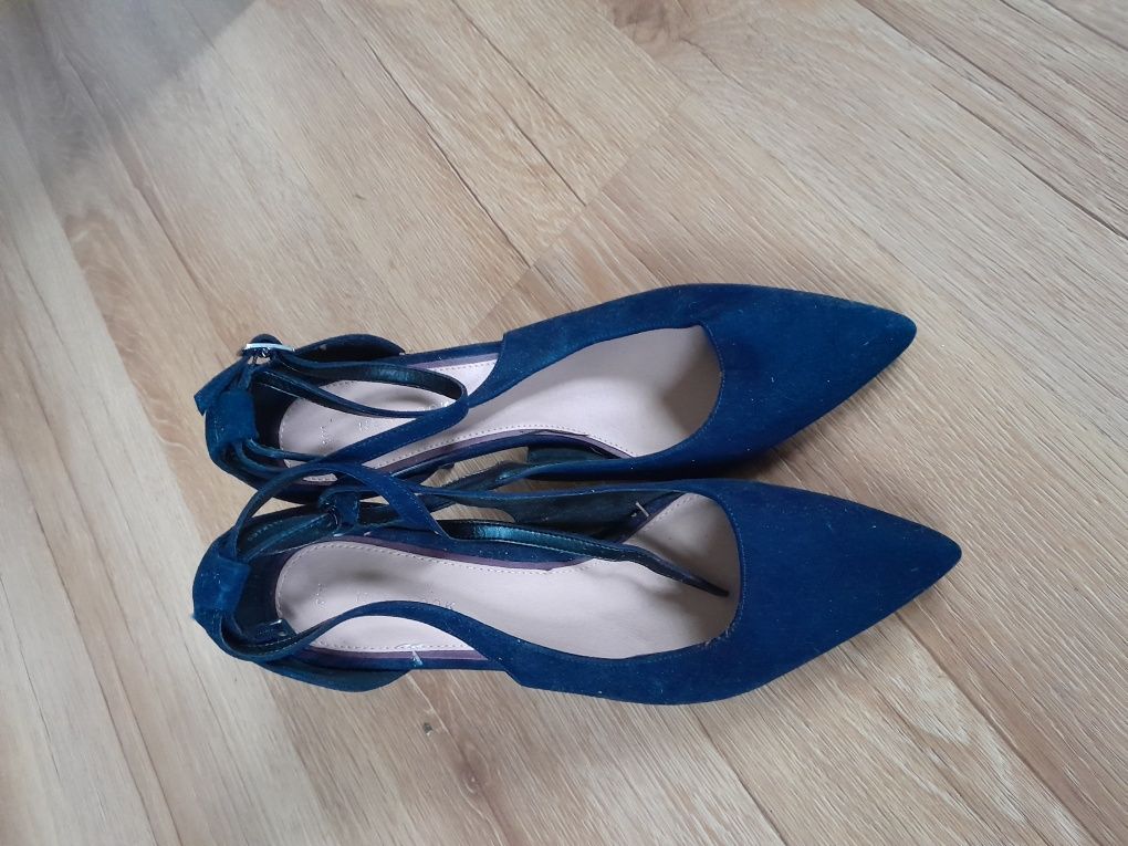 Granatowe szpilki wycięte paseczki 41 buty na obcasie
