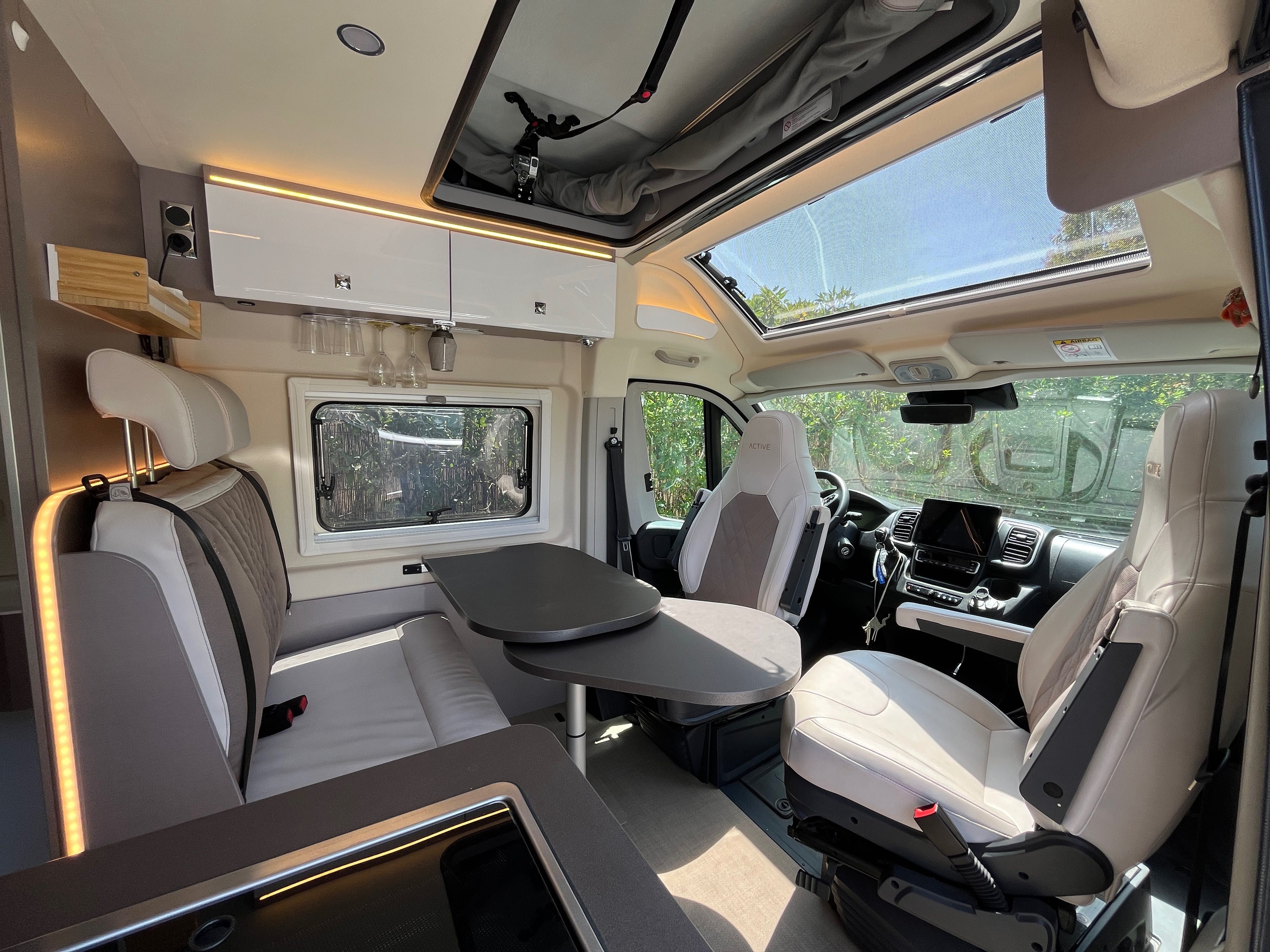 2023 Bürstner Eliseo C602, Automatic, Pop up roof + fully loaded
