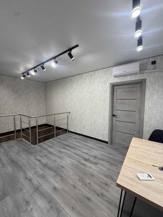 Дворівнева 2к квартира 72м2, поверх 1/5, з меблями та технікою, Центр