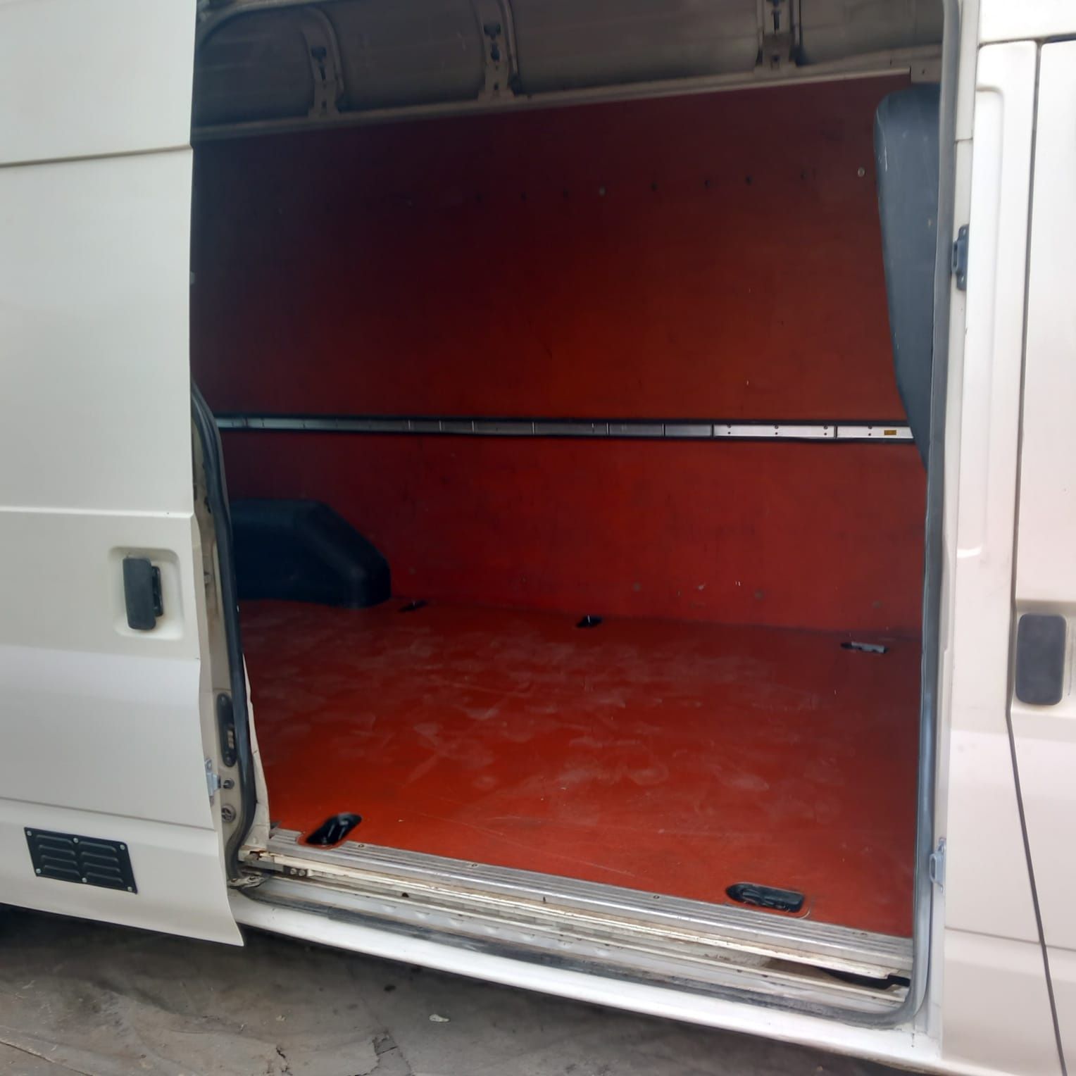 Ford Transit z 2006 roku