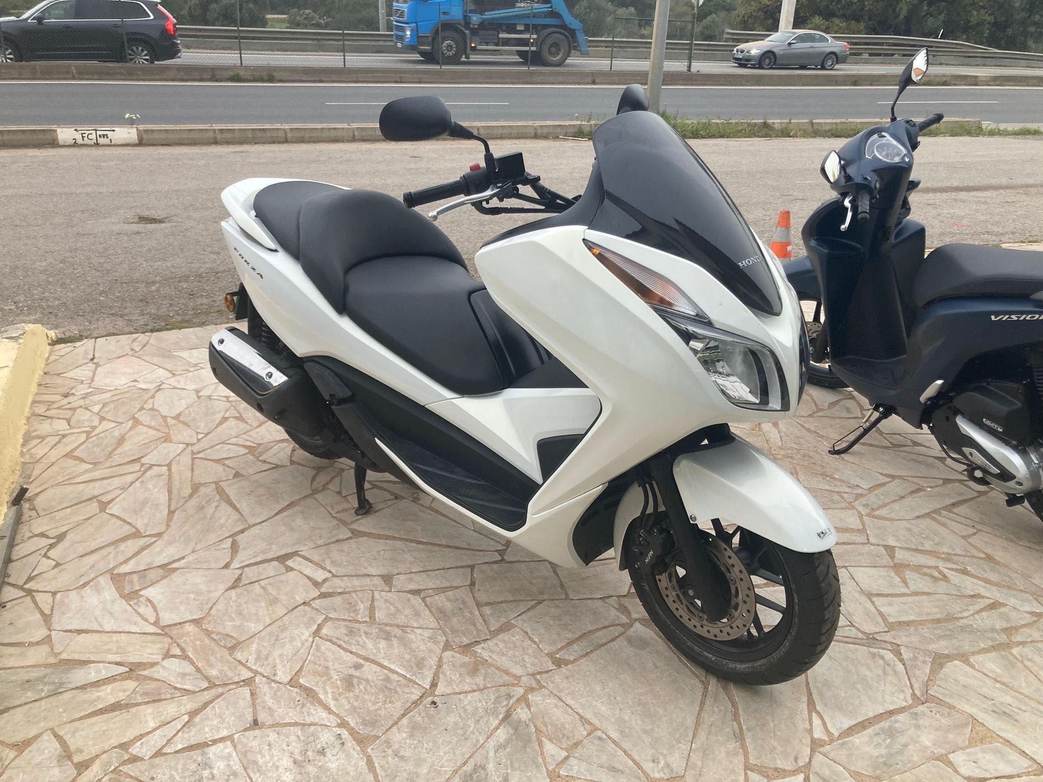 Forza 300 impecável