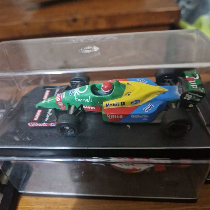 8 carros F1 antigos de coleção