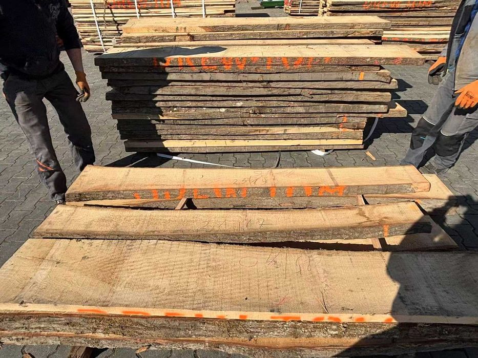 Tarcica dąb czerwony, suchy, nieobrzynany, I klasa 50 mm